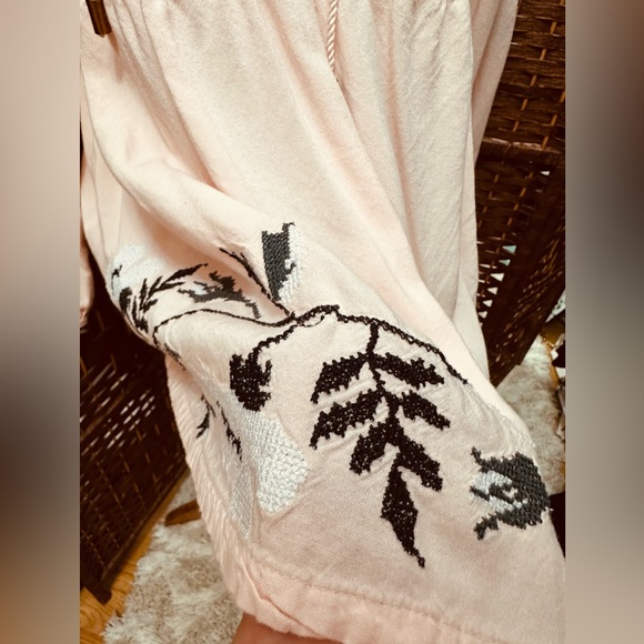 Pale pink Venus Tunic Small. Flattering! V-neck. Smocked. Long sleeve - Picture 4 of 14